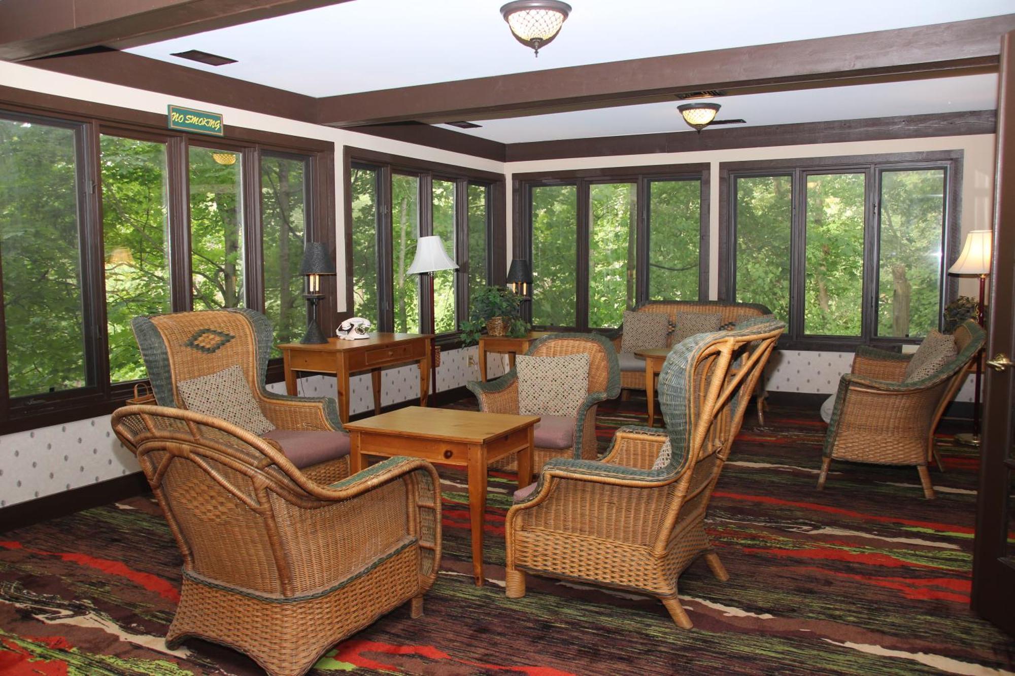 SPRING HOUSE INN PORTER - BOOK YOUR STAY IN ADVANCE AND SAVE ON GREAT RATES